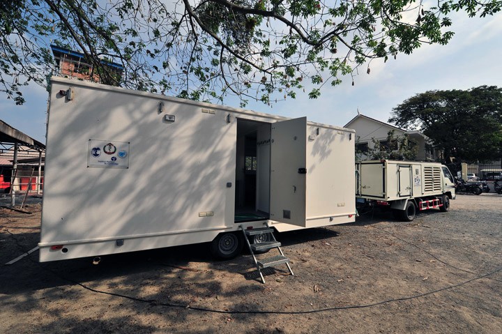 Mobile laboratory for on-site blood sample analysis in remote areas